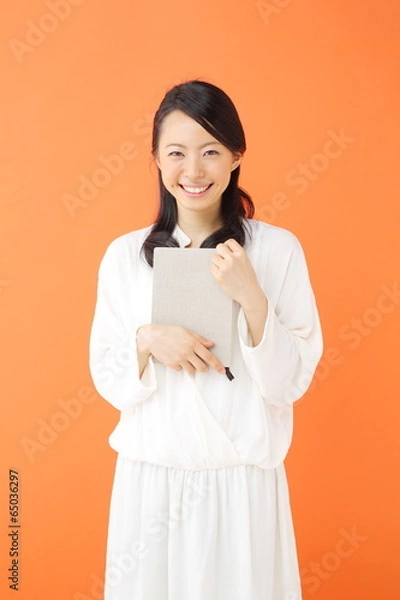 Fototapeta 読書・若い女性