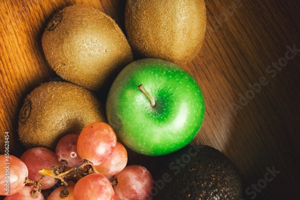Obraz bold fruit grapes kiwis apple