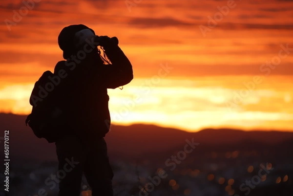 Obraz mujer observando en amanecer