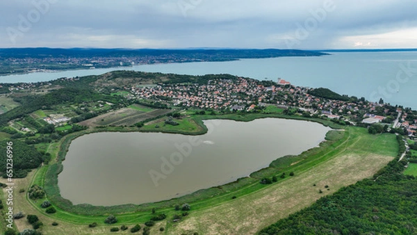 Obraz aerial view of the city tihany and balaton