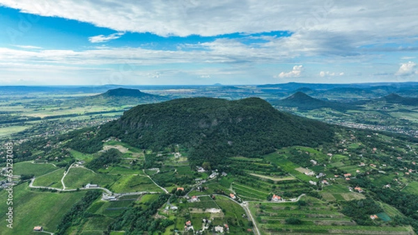 Obraz view of the valley of the mountains in badacsony, balaton