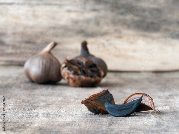 Obraz Fermented black garlic bulbs and cloves