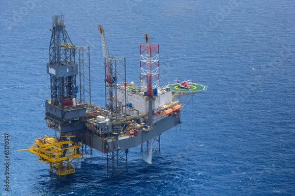 Fototapeta Top view of helicopter pick up passenger on the oil rig