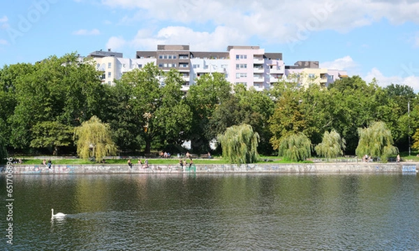 Obraz Berlin, Germany, August 10, 2023, summer view over the Landwehrkanal to the housing estate at Böcklerpark