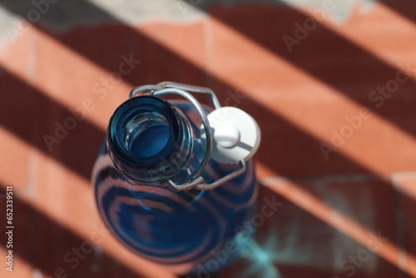 Fototapeta Botella de agua solarizada
Agua en el sol