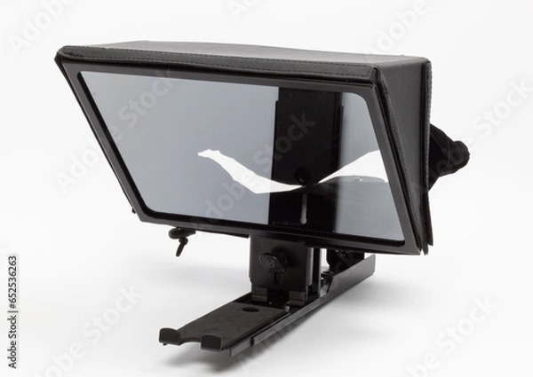Obraz Showcasing a modern, reliable teleprompter, ideal for smooth on-air reading for presenters and journalists. High-quality design for professional use.