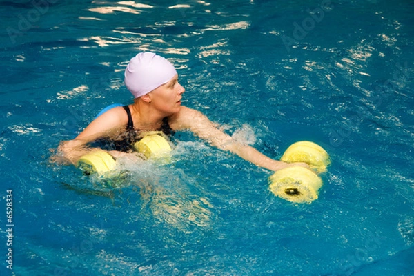Obraz Girl in water with dumbbels