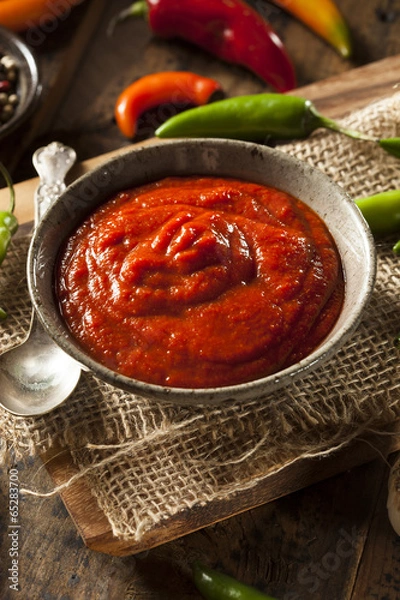 Obraz Gorący pikantny czerwony sos sriracha