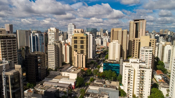 Fototapeta Aerial view of the Itaim Bibi neighborhood, with Av. Parque Paulista and Ibirapuera in the background