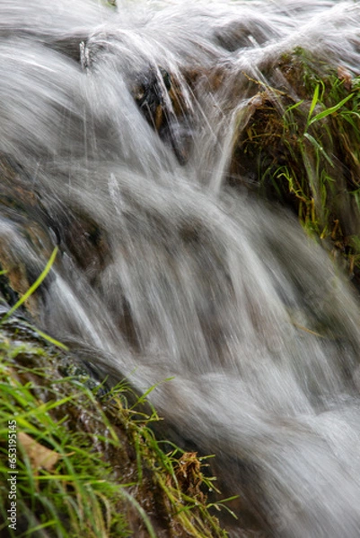 Obraz water flowing over rocks