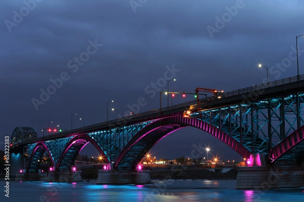 Obraz Peace Bridge z niebieskimi i różowymi światłami