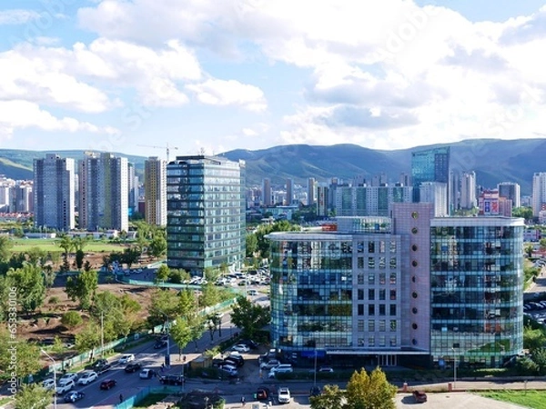 Obraz モンゴルのウランバートルの街並みとボグドハーン山