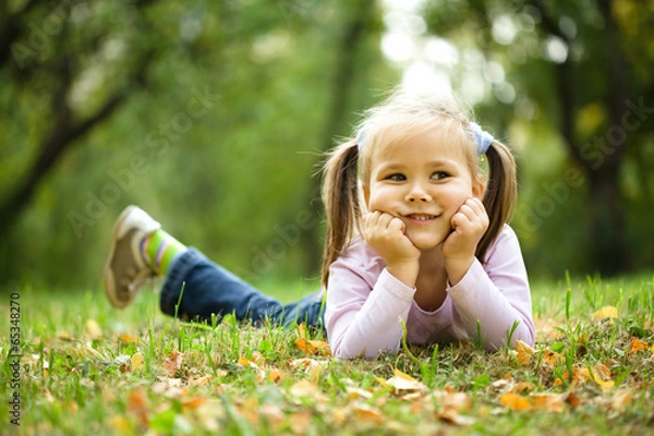Obraz Portrait of a little girl in autumn park