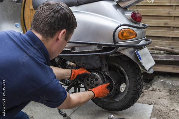 Obraz Riemen wechseln am Roller