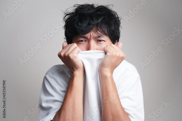 Obraz 顔を隠す男性