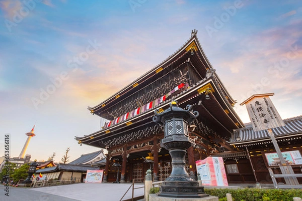 Fototapeta Kyoto, Japan - March 28 2023: Higashi Honganji temple situated at the center of Kyoto, one of two dominant sub-sects of Shin Buddhism in Japan and abroad