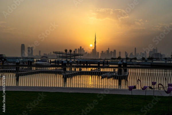 Obraz Dubai during a beautiful Sunset with the sun next to Burj Khalifa. High-quality photo