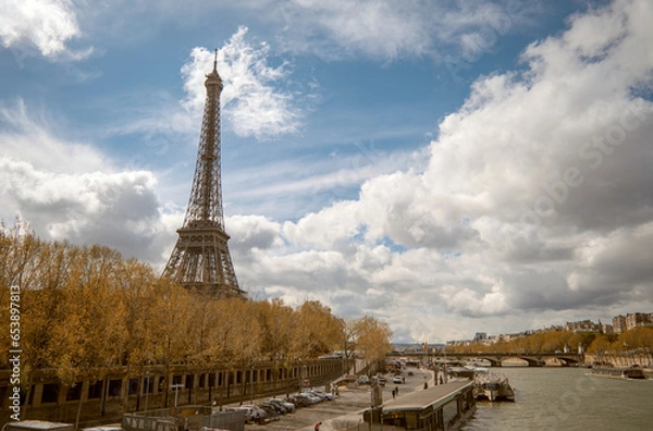 Fototapeta Paris, France - April 3 2019: Beautiful image of the Eiffel Tower and the Seine in a magnificent sunny day