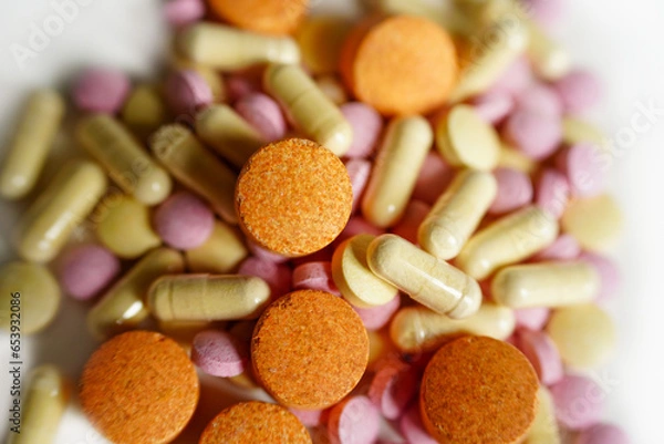 Obraz Multivitamin pills and capsules