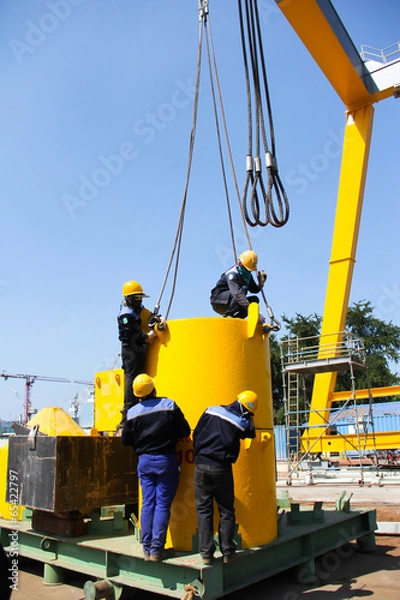 Fototapeta sling worker for test load