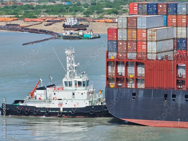 Obraz Tugboat during mooring operation in port 