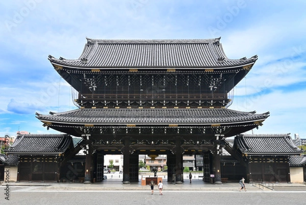 Fototapeta 京都市東本願寺の荘厳な御影堂門