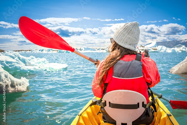 Obraz kayaking in Iceland next to an iceberg