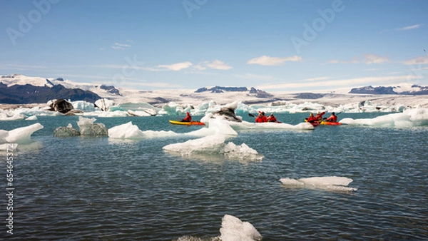 Fototapeta kayaking in Iceland next to an iceberg