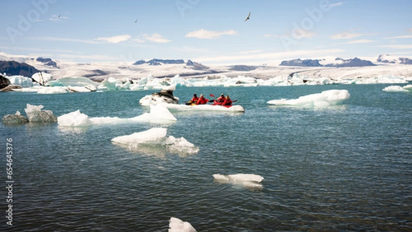 Fototapeta kayaking in Iceland next to an iceberg
