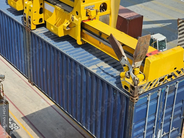 Obraz Spreader with container