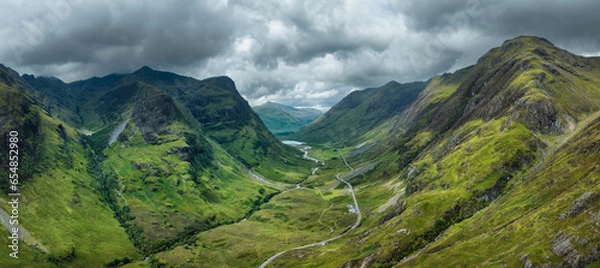 Obraz Luftbild von Glen Coe mit der Panoramastraße A82