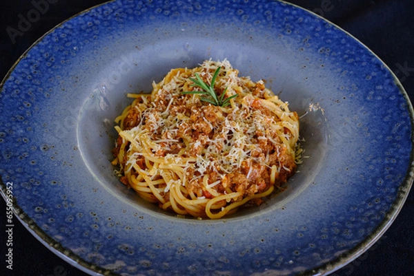 Obraz Spaghetti and minced pork is the ultimate weeknight family dinner quick and easy.