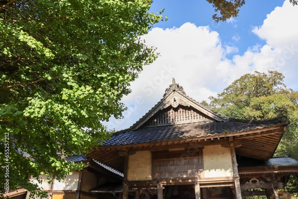Fototapeta パワースポット廣瀬神社の境内と秋晴れ