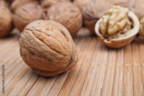 Obraz Walnuts on a bamboo mat