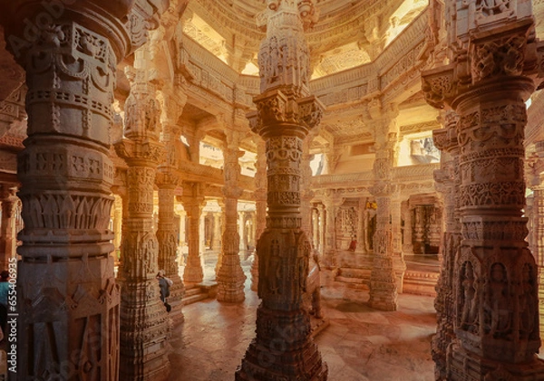 Obraz Bas-relief at columns at famous ancient Ranakpur Jain temple in Rajasthan state, India