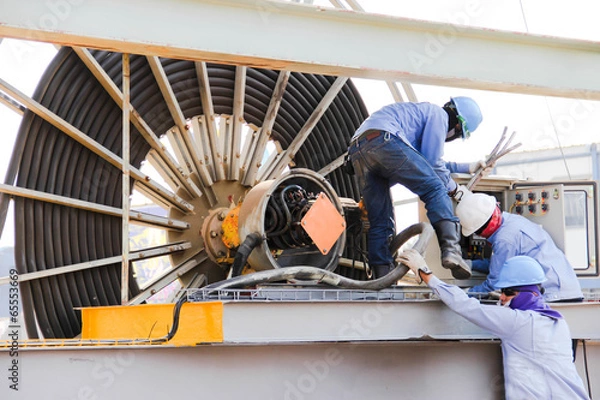 Fototapeta cable reel worker