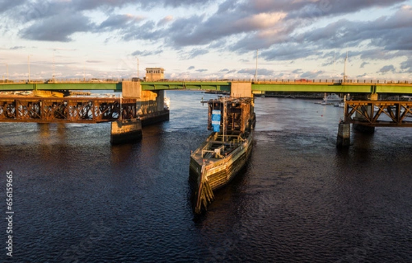 Obraz Bridge on the water