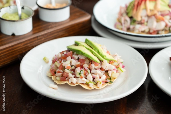 Obraz Tostada de ceviche de pescado
