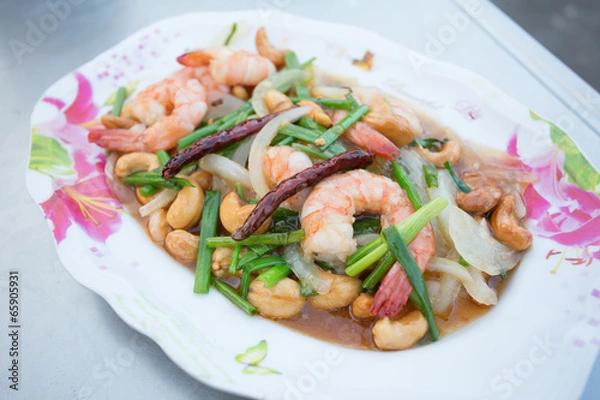 Obraz shrimp fried with cashews