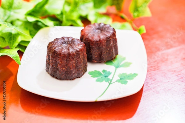 Fototapeta カヌレ・ド・ボルドー は フランス の 洋菓子 で 略称 は カヌレ 【 スイーツ の イメージ 】