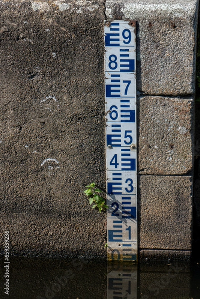 Obraz échelle de crue dans une écluse