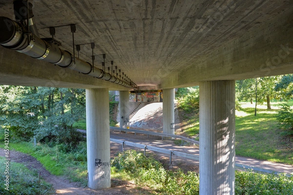 Fototapeta beton brücke unter der brücke grafiti grafitti