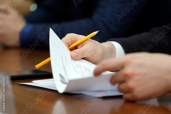 Obraz person signing a document