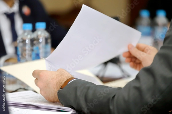 Obraz close up of a businessman holding a document