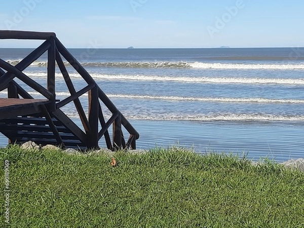 Obraz Praia com escadas e grama em Peruibe, Sao Paulo, Brasil