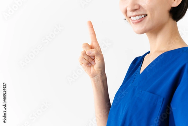 Fototapeta スクラブを着ている若い女性　医療イメージ