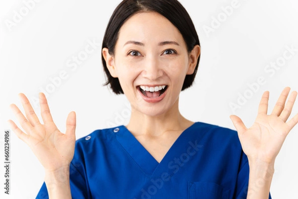 Fototapeta スクラブを着ている若い女性　医療イメージ	