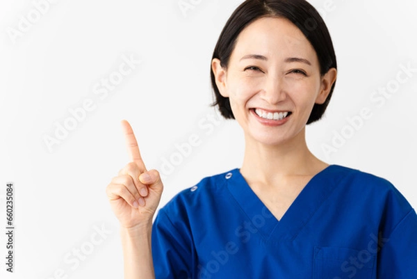 Fototapeta スクラブを着ている若い女性　医療イメージ	