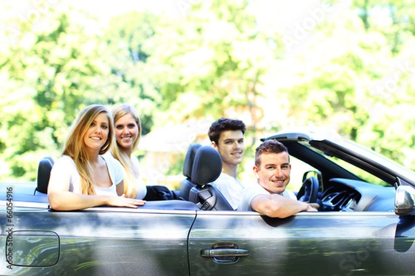 Obraz Freunde sitzen im Cabrio