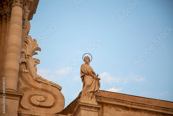 Obraz Duomo of Syracuse in Ortigia, with statues